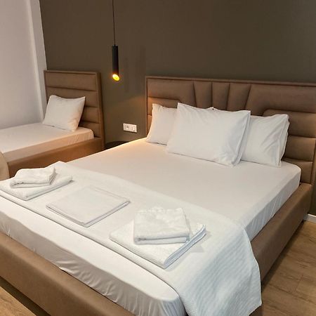 Augusto Rooms Sarande Bagian luar foto