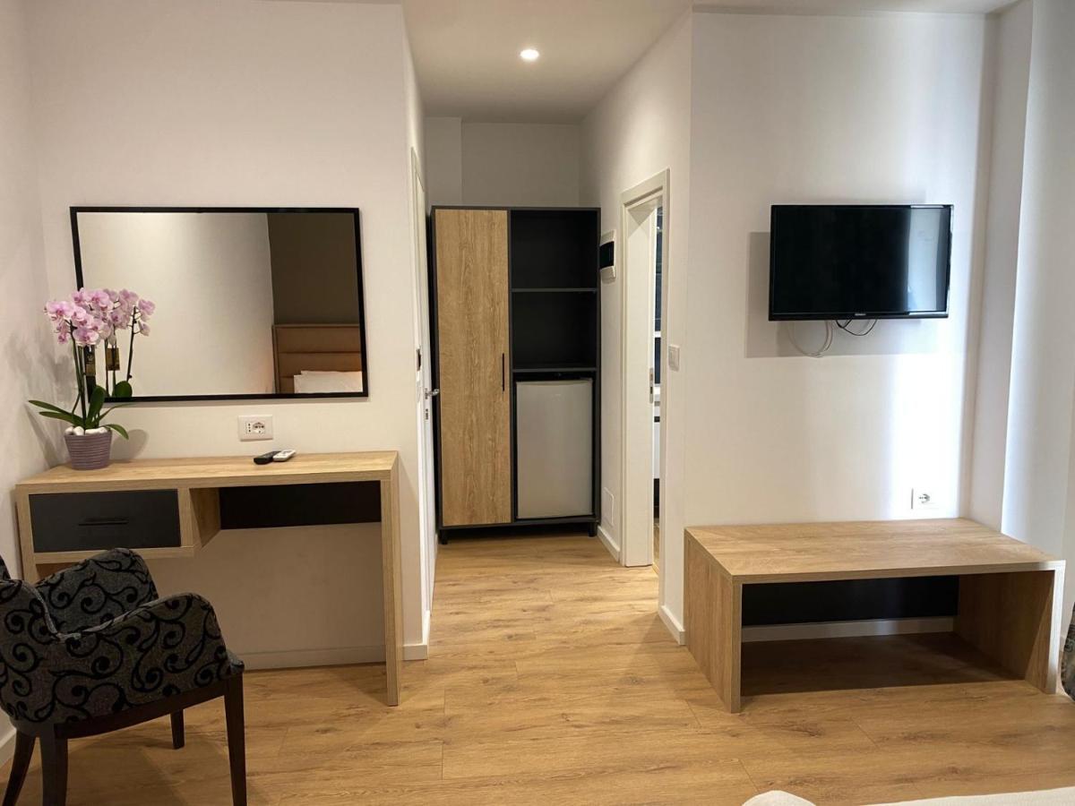 Augusto Rooms Sarande Bagian luar foto