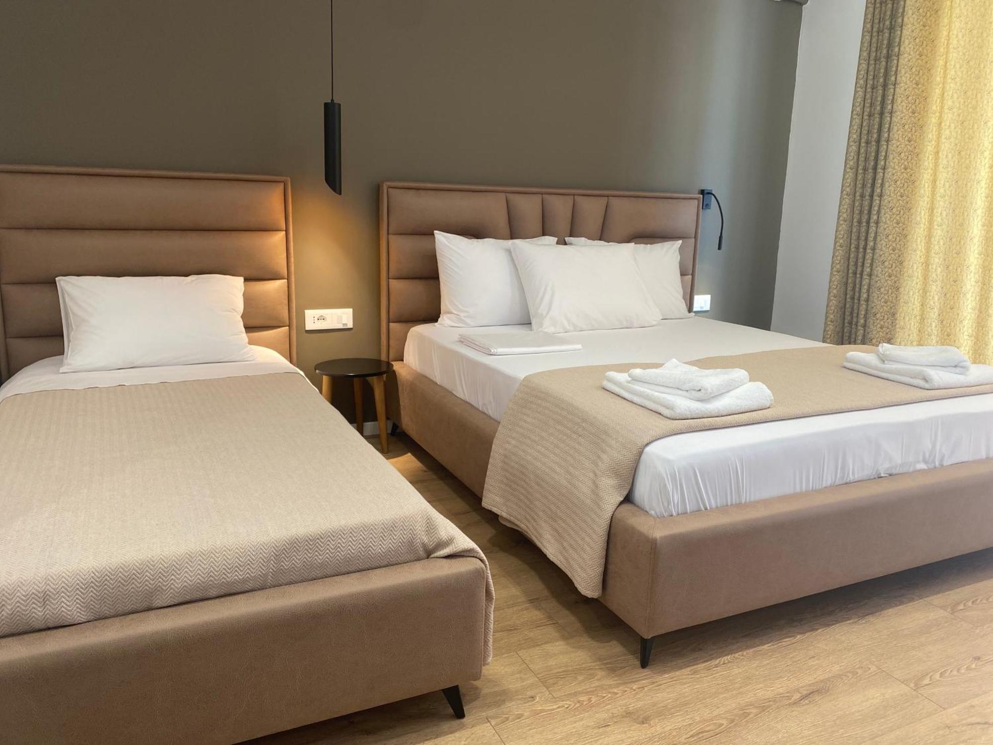 Augusto Rooms Sarande Bagian luar foto