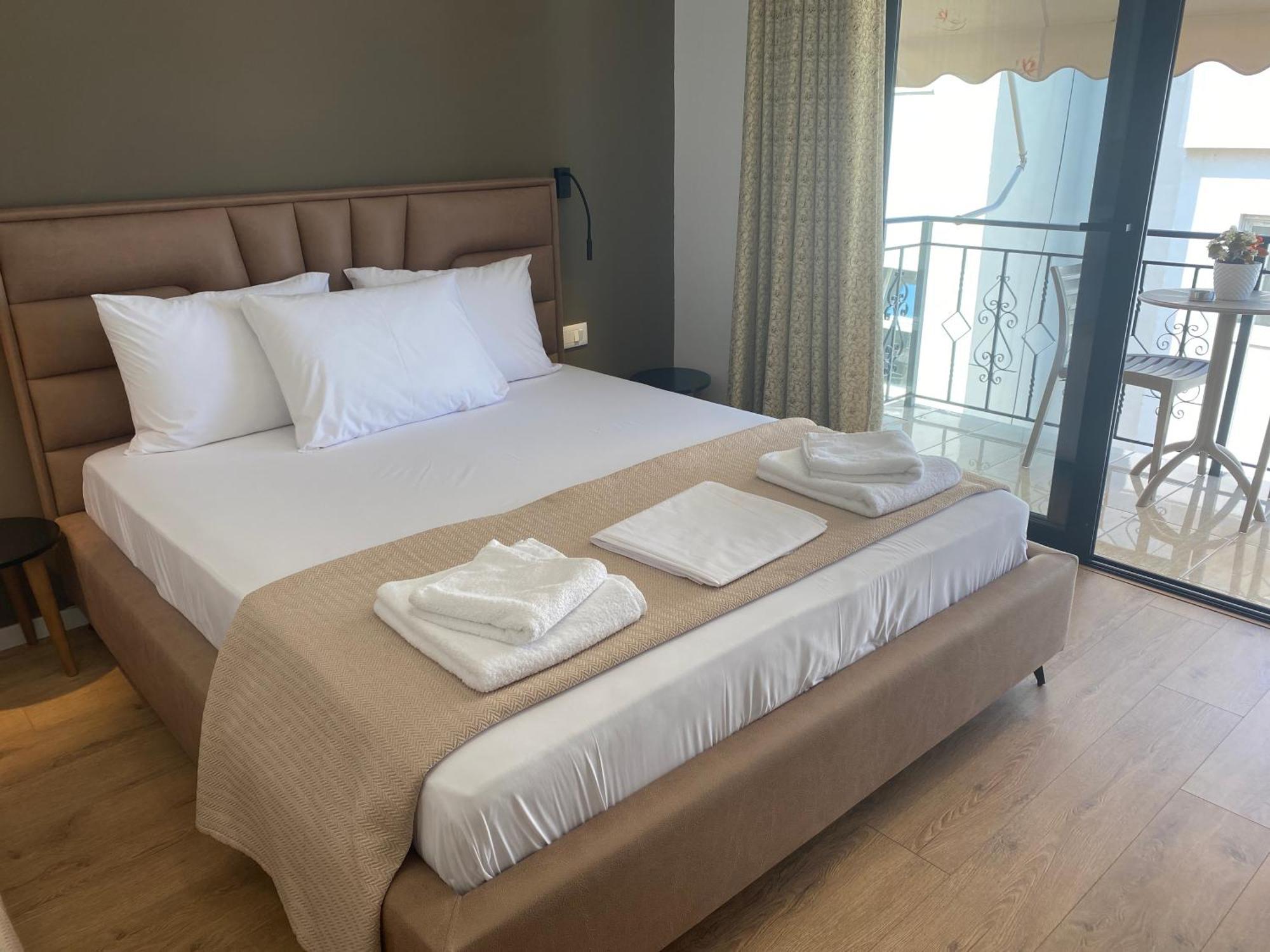 Augusto Rooms Sarande Bagian luar foto