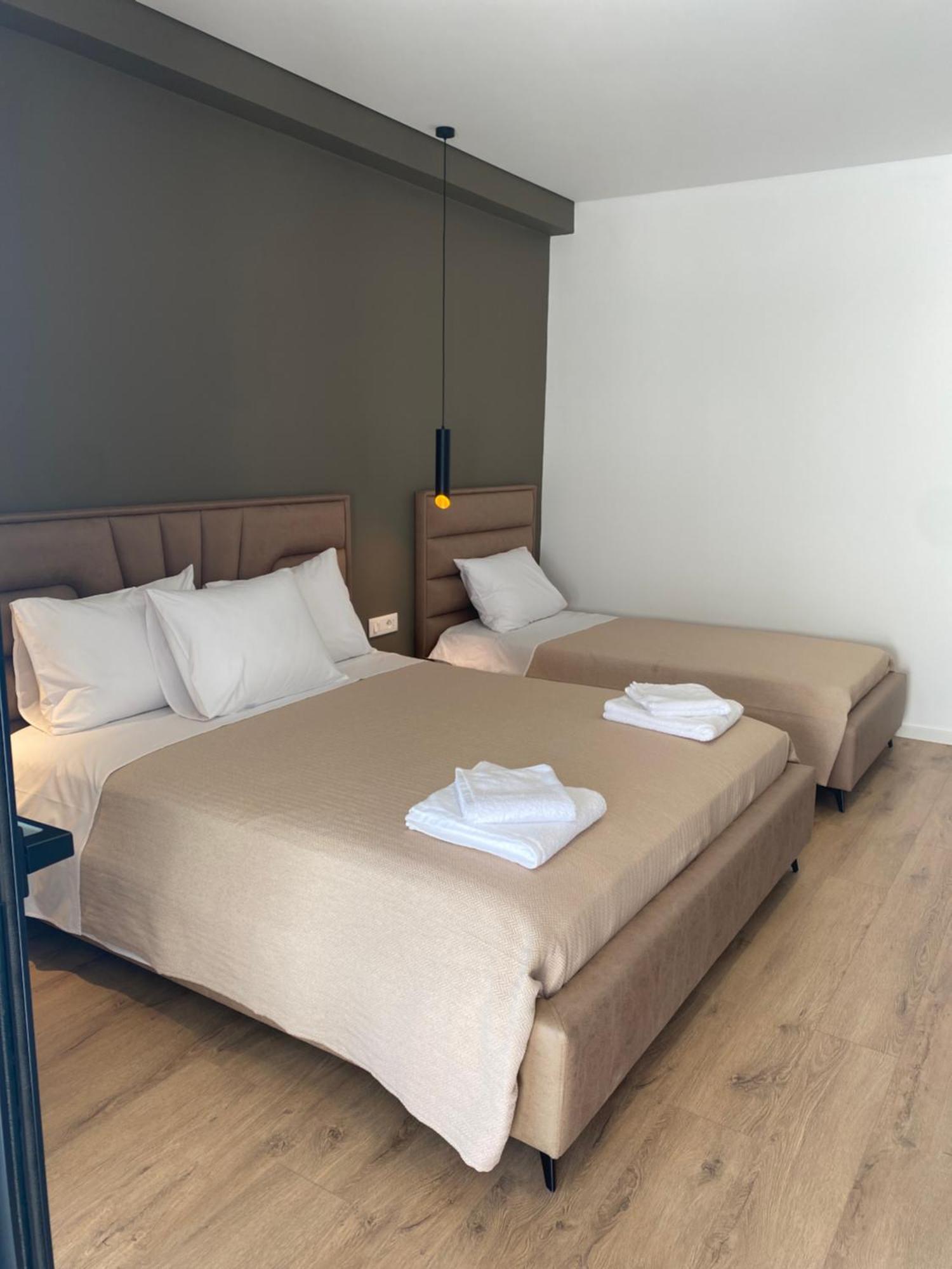 Augusto Rooms Sarande Bagian luar foto