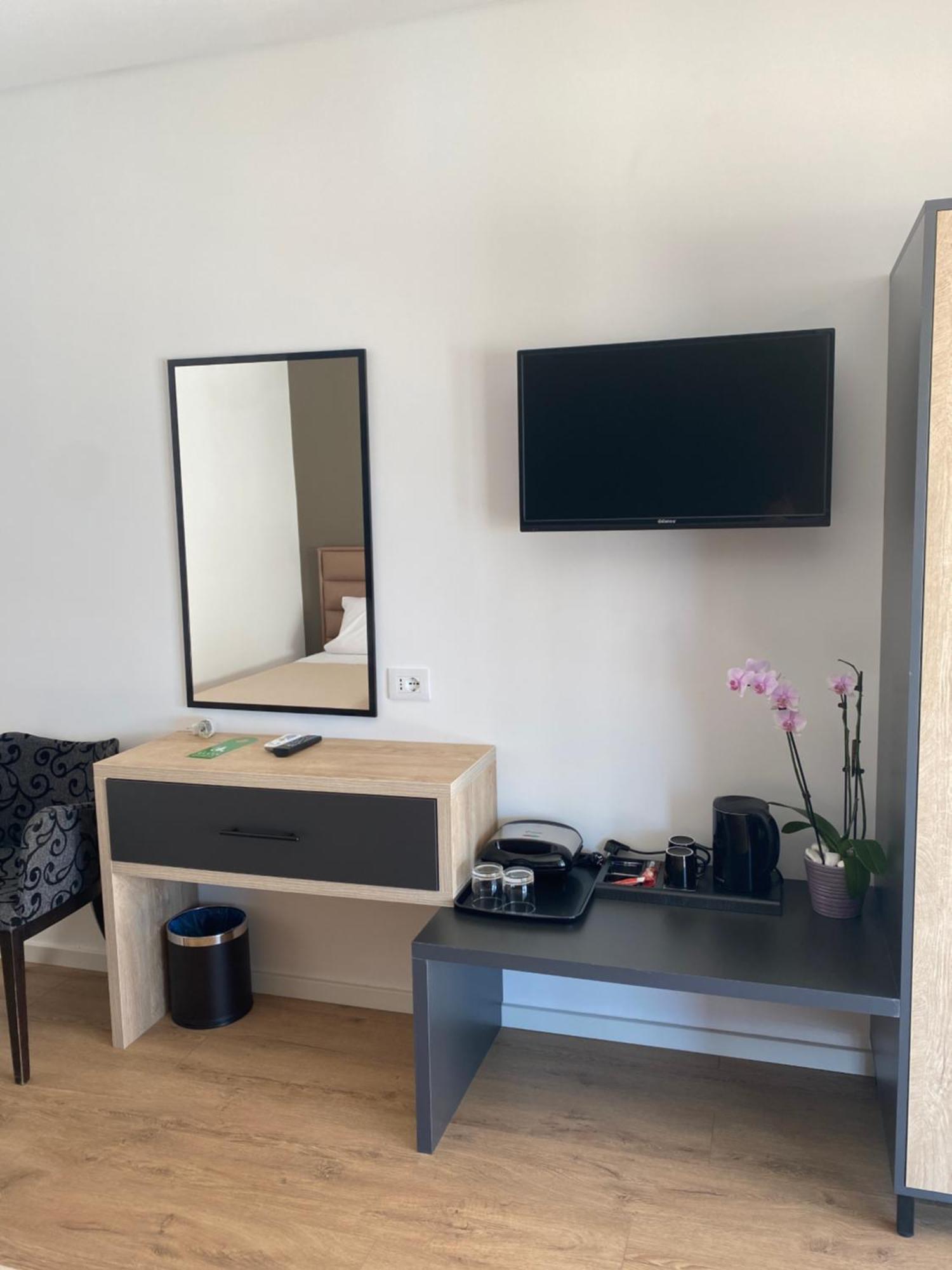 Augusto Rooms Sarande Bagian luar foto