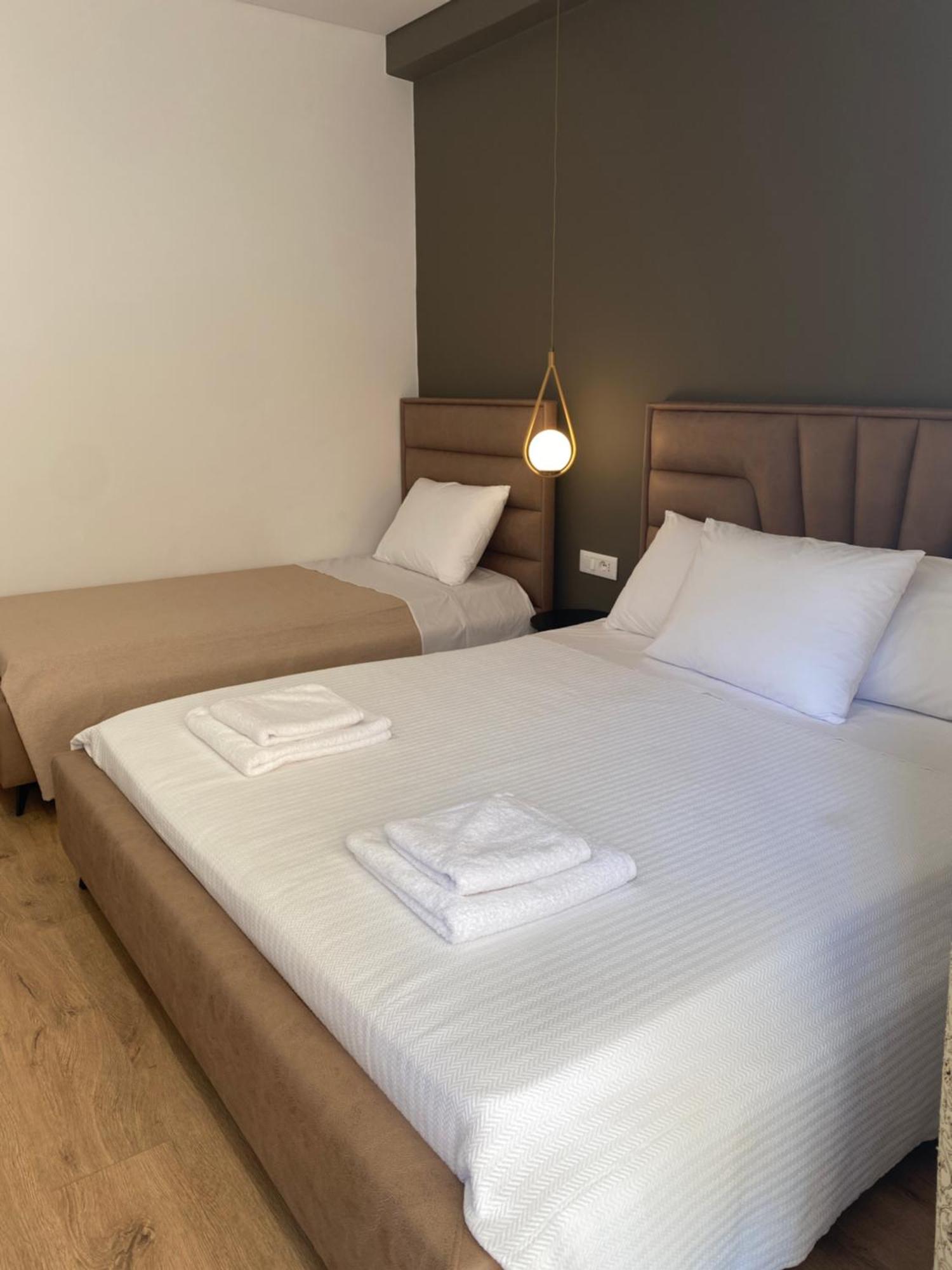 Augusto Rooms Sarande Bagian luar foto