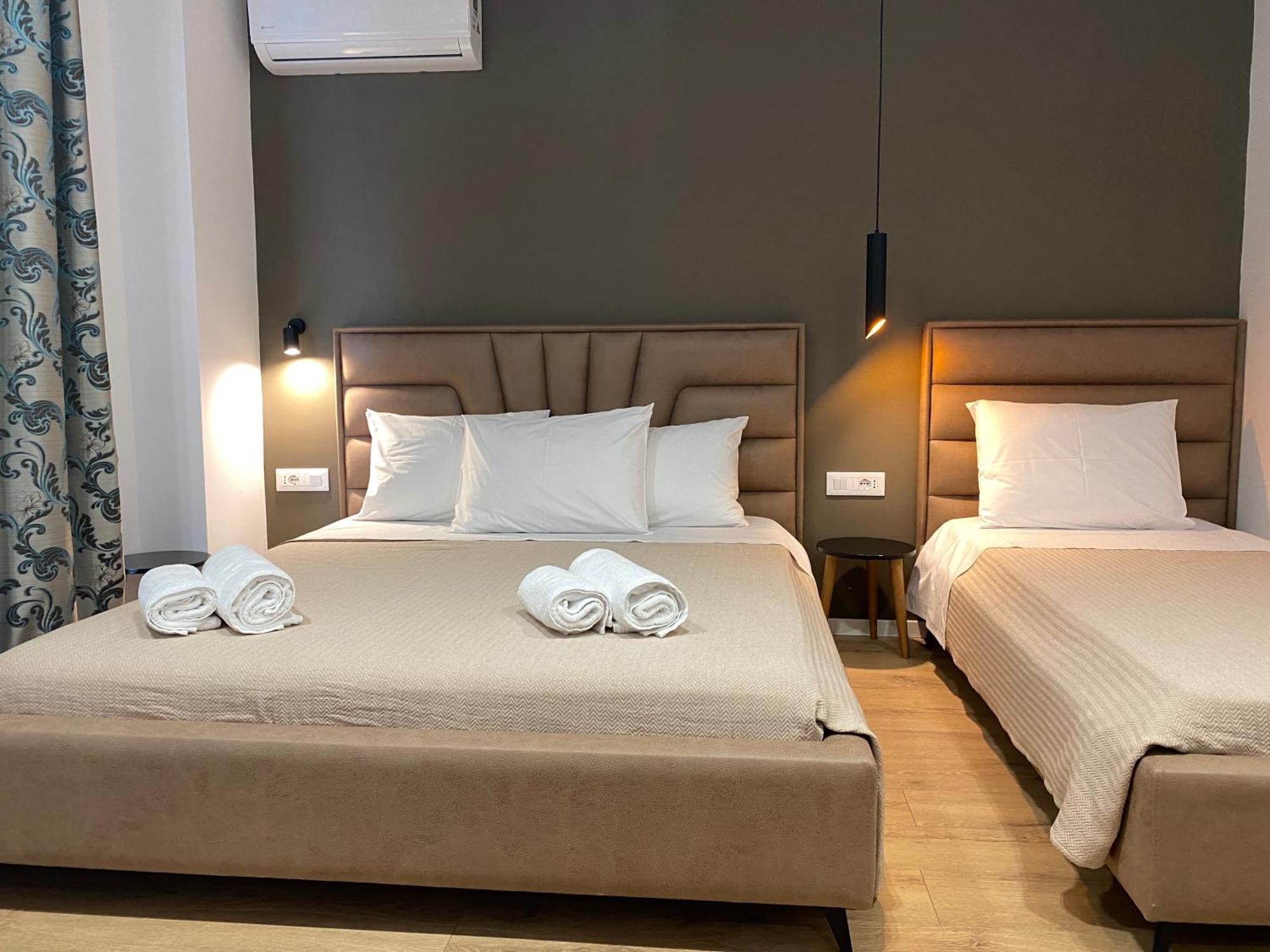 Augusto Rooms Sarande Bagian luar foto
